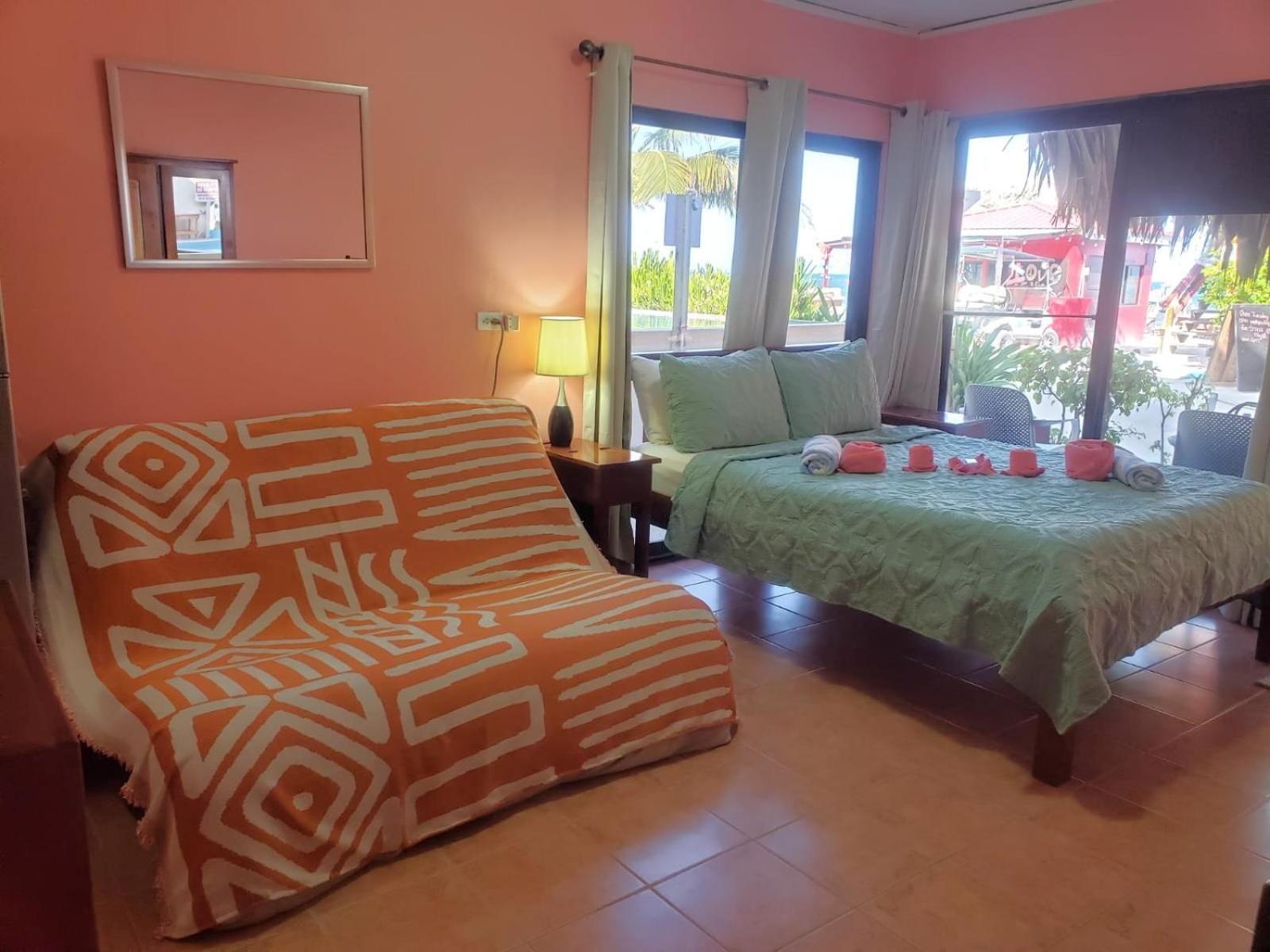 Beach Club Condos At Popeyes Caye Caulker Zewnętrze zdjęcie